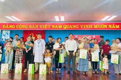 tặng quà trung thu cho các bệnh nhi tại bệnh viện sản – nhi tỉnh quảng ngãi